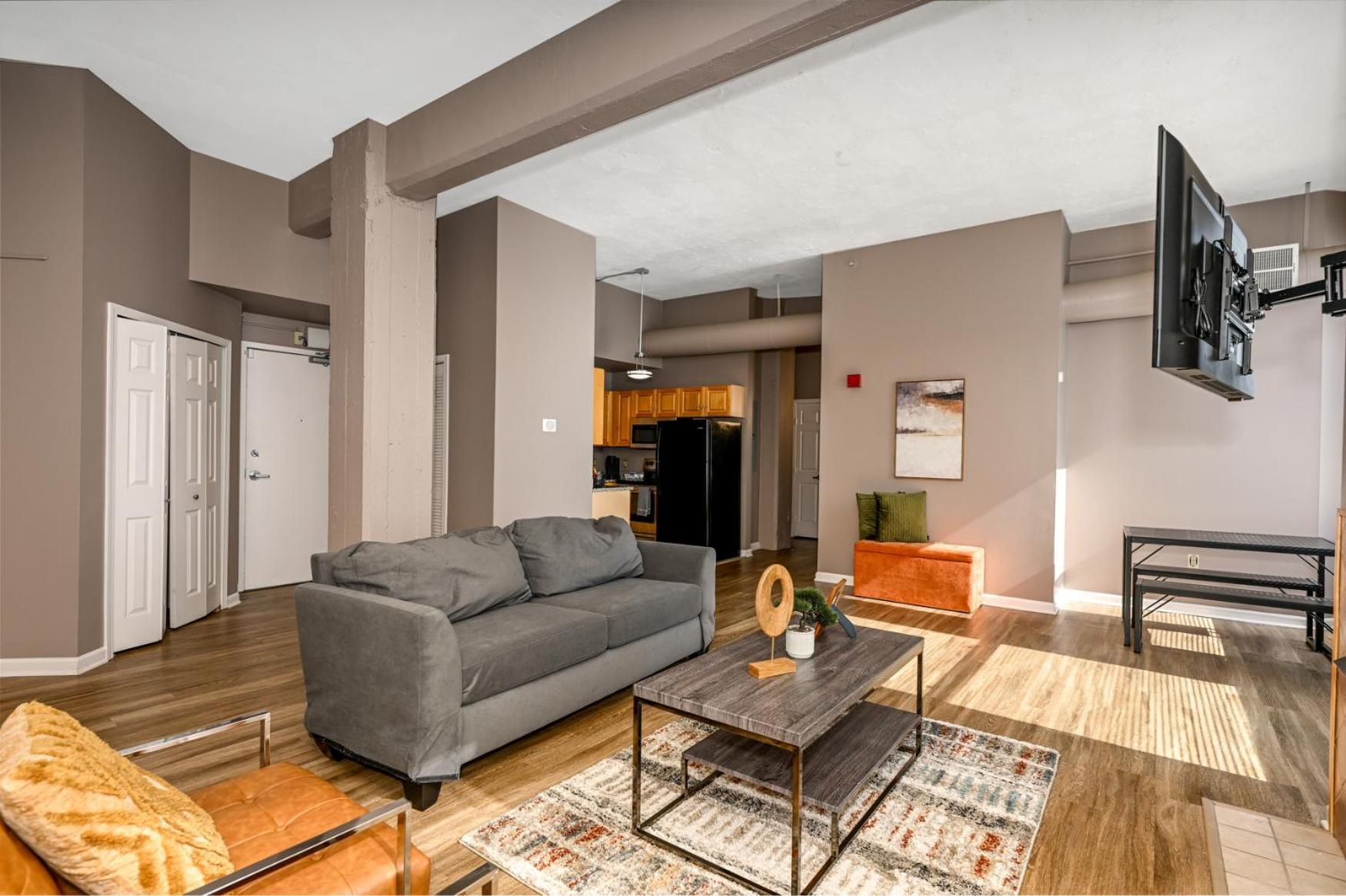 2 Bath Prkg+Gym+Sauna Perk Plaza +30 Day Кливленд Экстерьер фото